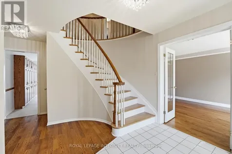 50 Bramble Wood Crescent Ottawa ON K2M 2H4