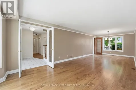 50 Bramble Wood Crescent Ottawa ON K2M 2H4