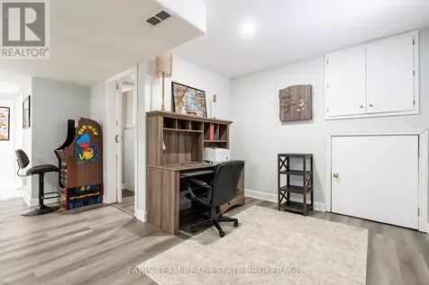 9 Broadpoint Street Wasaga Beach ON L9Z 3B8