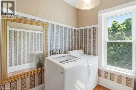 86 Oak Street Brantford ON N3T 2B3