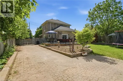 86 Oak Street Brantford ON N3T 2B3
