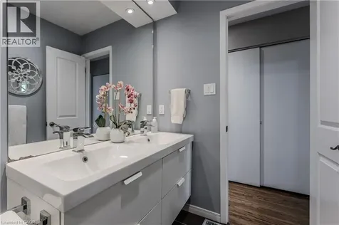 2157 Mountain Grove Avenue Burlington ON L7P 2H8
