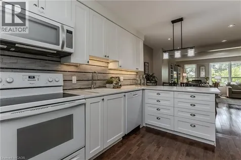 2157 Mountain Grove Avenue Burlington ON L7P 2H8