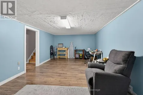 75 Laurie Crescent Owen Sound ON N4K 6C3