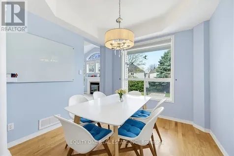 16 Grengold Way Ottawa ON K2T 1E2