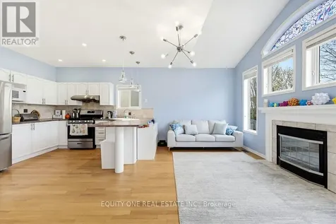 16 Grengold Way Ottawa ON K2T 1E2
