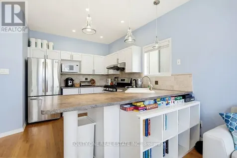 16 Grengold Way Ottawa ON K2T 1E2