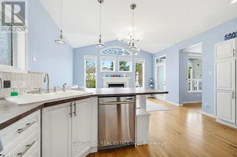 16 Grengold Way Ottawa ON K2T 1E2