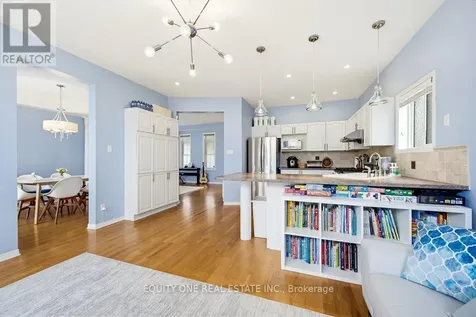 16 Grengold Way Ottawa ON K2T 1E2