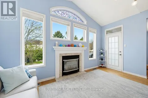 16 Grengold Way Ottawa ON K2T 1E2
