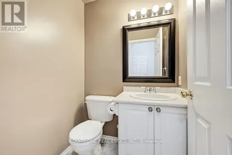 16 Grengold Way Ottawa ON K2T 1E2