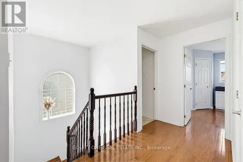 16 Grengold Way Ottawa ON K2T 1E2