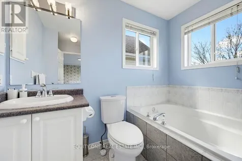 16 Grengold Way Ottawa ON K2T 1E2