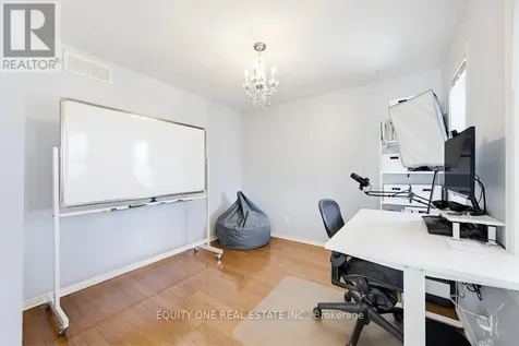 16 Grengold Way Ottawa ON K2T 1E2
