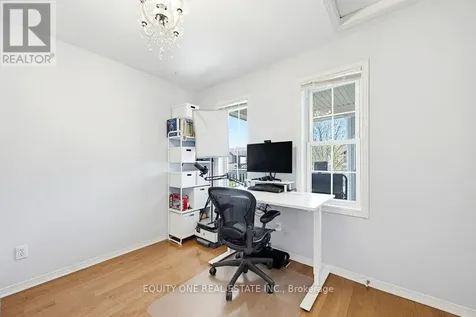 16 Grengold Way Ottawa ON K2T 1E2