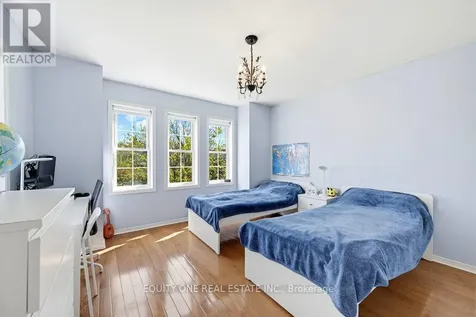 16 Grengold Way Ottawa ON K2T 1E2