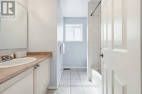 16 Grengold Way Ottawa ON K2T 1E2