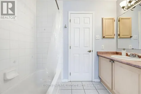 16 Grengold Way Ottawa ON K2T 1E2