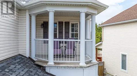 16 Grengold Way Ottawa ON K2T 1E2