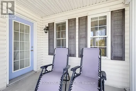 16 Grengold Way Ottawa ON K2T 1E2