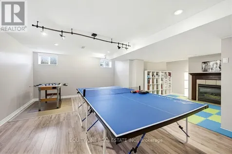 16 Grengold Way Ottawa ON K2T 1E2