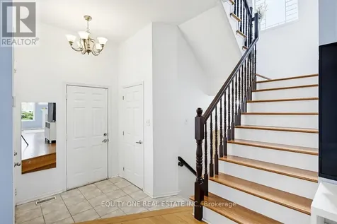 16 Grengold Way Ottawa ON K2T 1E2
