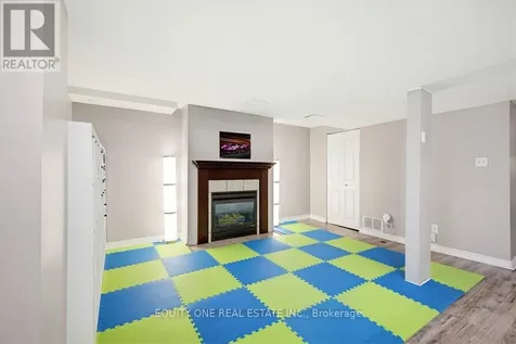 16 Grengold Way Ottawa ON K2T 1E2