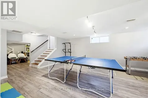 16 Grengold Way Ottawa ON K2T 1E2