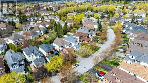 16 Grengold Way Ottawa ON K2T 1E2