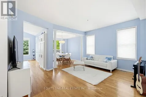 16 Grengold Way Ottawa ON K2T 1E2