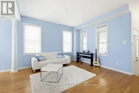 16 Grengold Way Ottawa ON K2T 1E2
