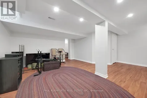 90 Acklam Terrace Ottawa ON K2K 2J1