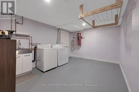 90 Acklam Terrace Ottawa ON K2K 2J1