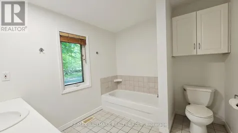 156 Dewolfe Street Ottawa ON K7S 3G7