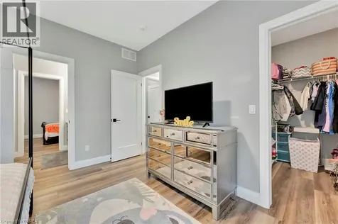 14 Hudson Drive Brantford ON N3T 5L7