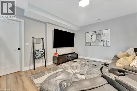 14 Hudson Drive Brantford ON N3T 5L7