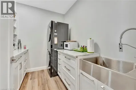 14 Hudson Drive Brantford ON N3T 5L7