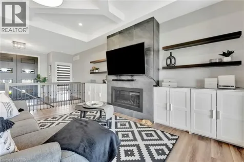 14 Hudson Drive Brantford ON N3T 5L7