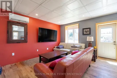 5 Scott Street Penetanguishene ON L9M 1N1