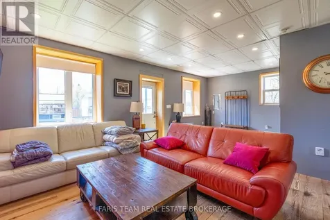 5 Scott Street Penetanguishene ON L9M 1N1
