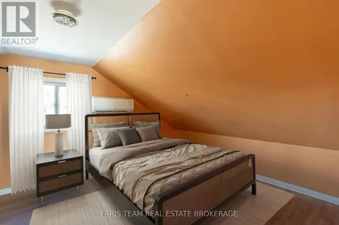 5 Scott Street Penetanguishene ON L9M 1N1