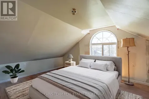 5 Scott Street Penetanguishene ON L9M 1N1