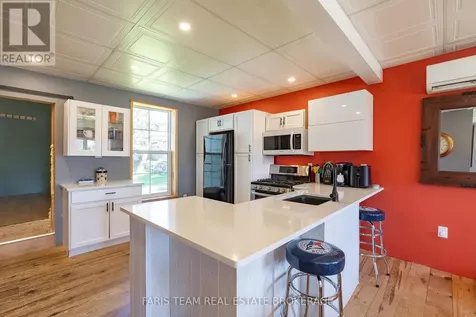 5 Scott Street Penetanguishene ON L9M 1N1
