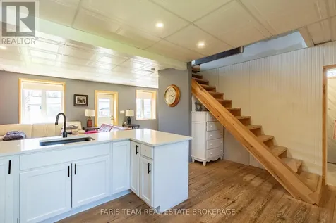 5 Scott Street Penetanguishene ON L9M 1N1