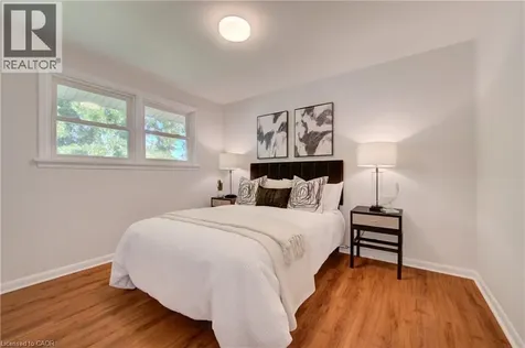 68 Kingslea Drive Hamilton ON L8T 4A3