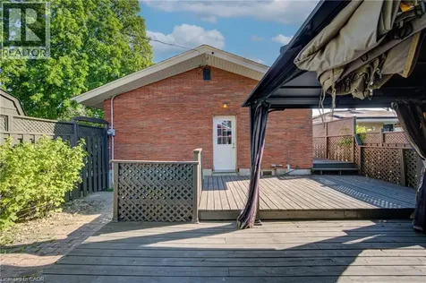 68 Kingslea Drive Hamilton ON L8T 4A3