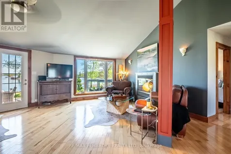 11 Fairway Drive Petawawa ON K8A 8N2
