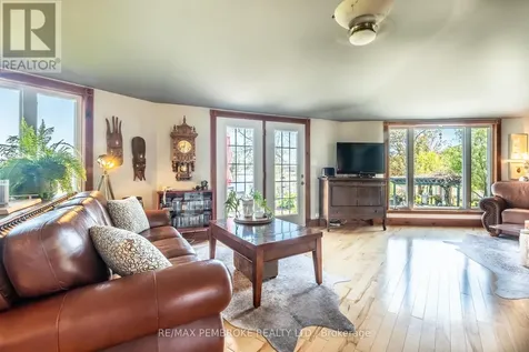 11 Fairway Drive Petawawa ON K8A 8N2