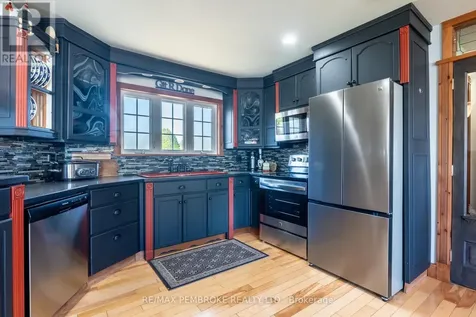 11 Fairway Drive Petawawa ON K8A 8N2