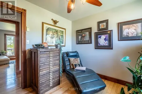 11 Fairway Drive Petawawa ON K8A 8N2